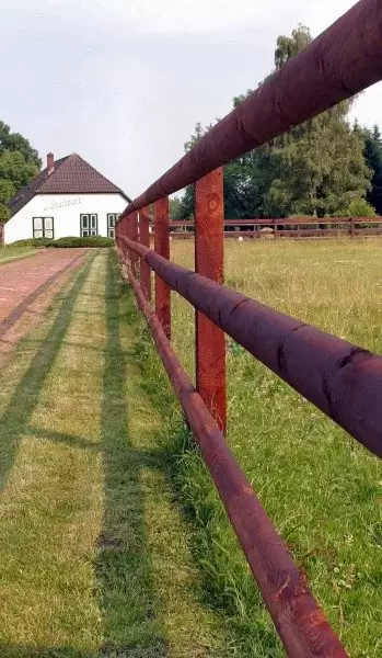 afrastering omheining hout